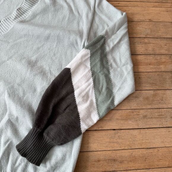 Le Serein sweater , size large. - Picture 2 of 7